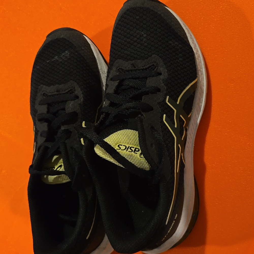 Boys ASICS Black Running Shoes Size 1 Gt 1000